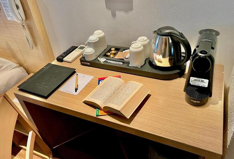 اتاق خانوادگی, Holzer Ii