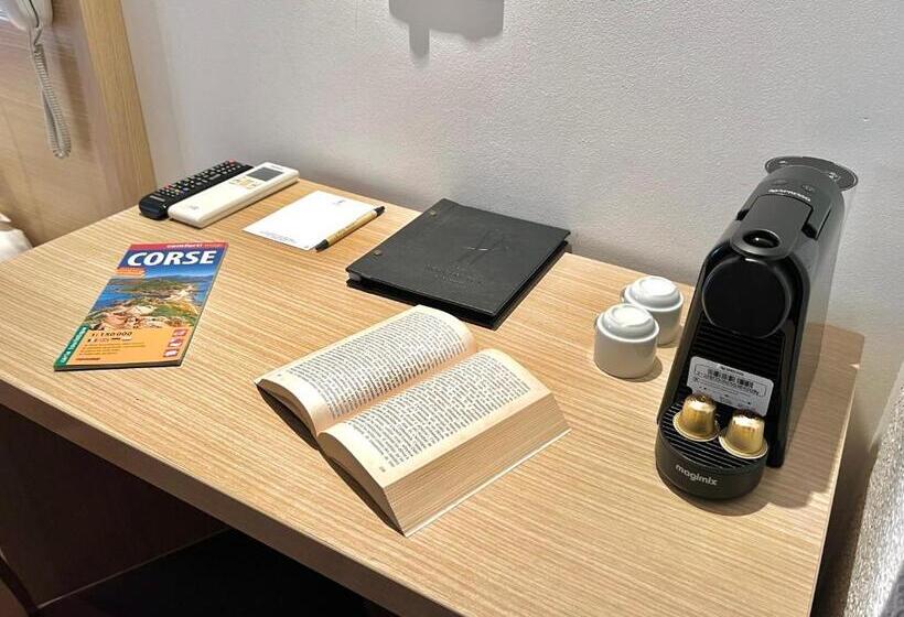 اتاق کلاس بیزنس, Holzer Ii