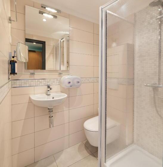 اتاق کلاس بیزنس, Holzer Ii