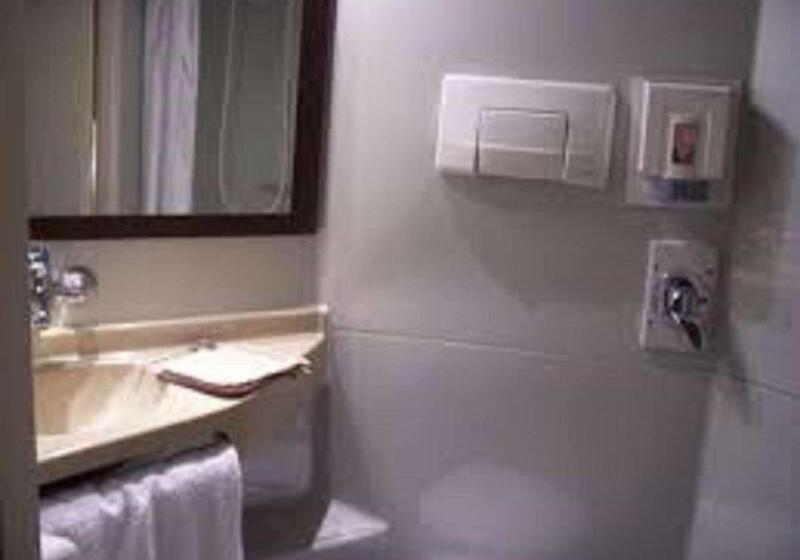 غرفة قياسية ثلاثية, Kyriad Niort   La Crèche