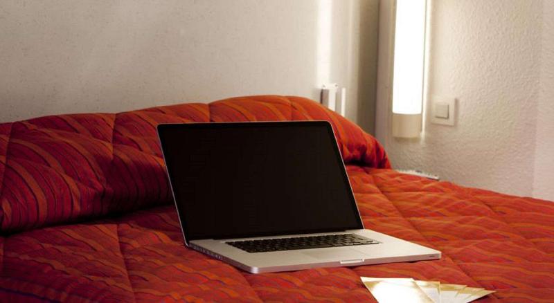 غرفة قياسية ثلاثية, Kyriad Niort   La Crèche