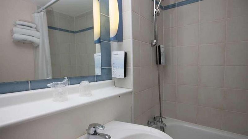 חדר סטנדרט לשלושה, Kyriad Niort   La Crèche