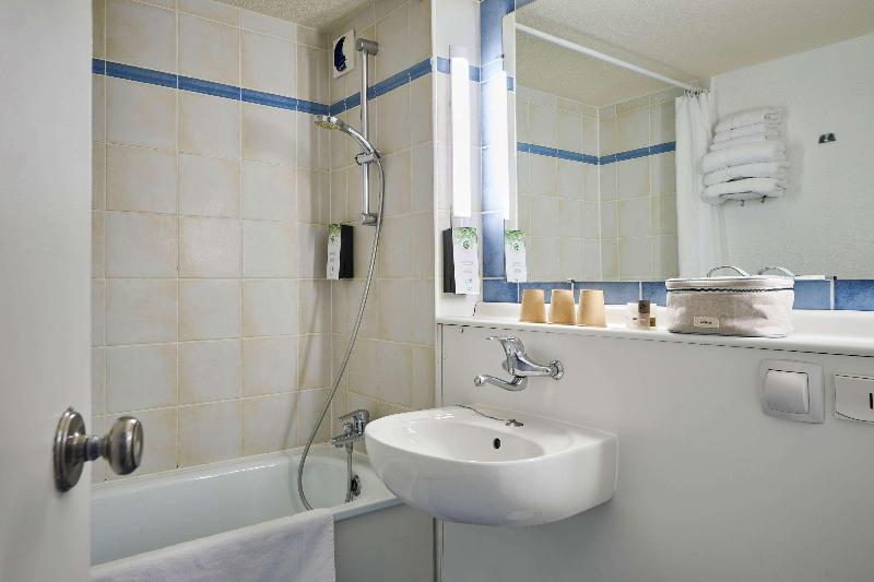 غرفة قياسية ثلاثية, Kyriad Niort   La Crèche