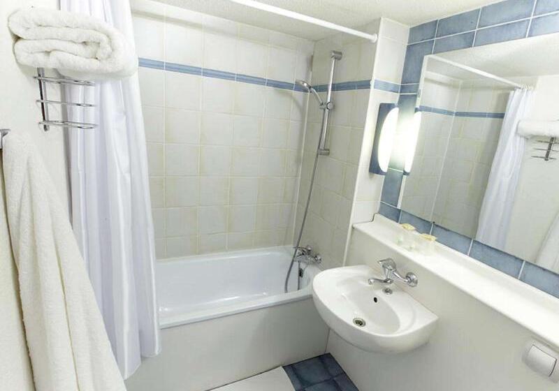 غرفة قياسية ثلاثية, Kyriad Niort   La Crèche