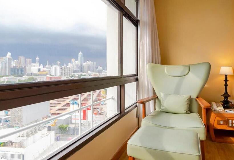 سوئیت پرزیدنت, Pinnacle Lumpinee Park