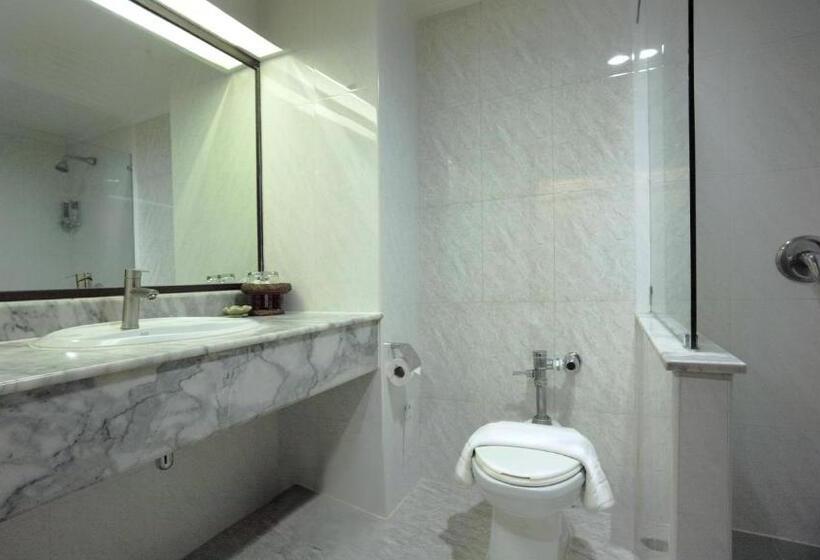 اتاق لوکس, Pinnacle Lumpinee Park