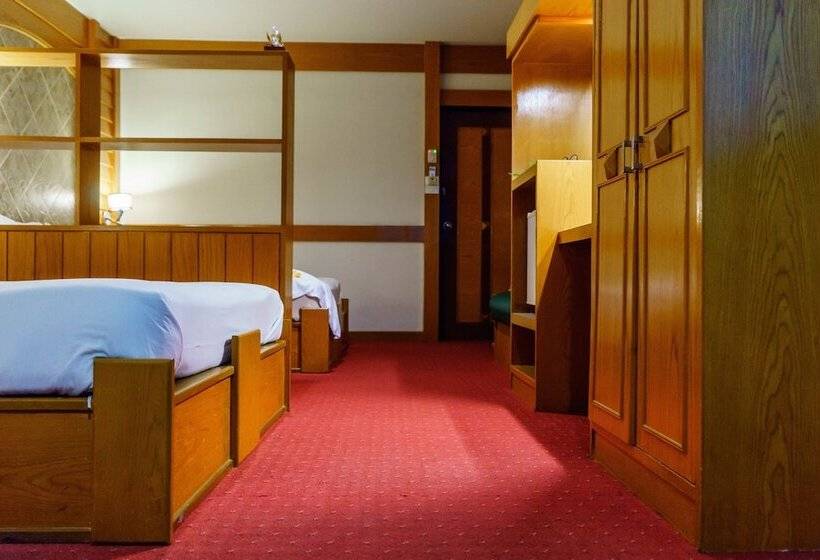 Семейный Номер, Siri