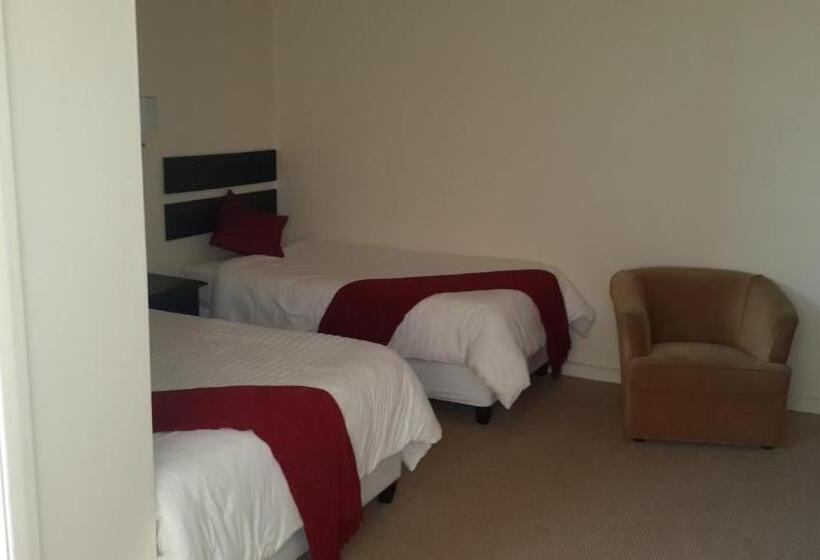 חדר משפחתי דלוקס, Victoria