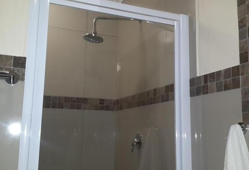 חדק דלוקס עם ג'קוזי, Victoria