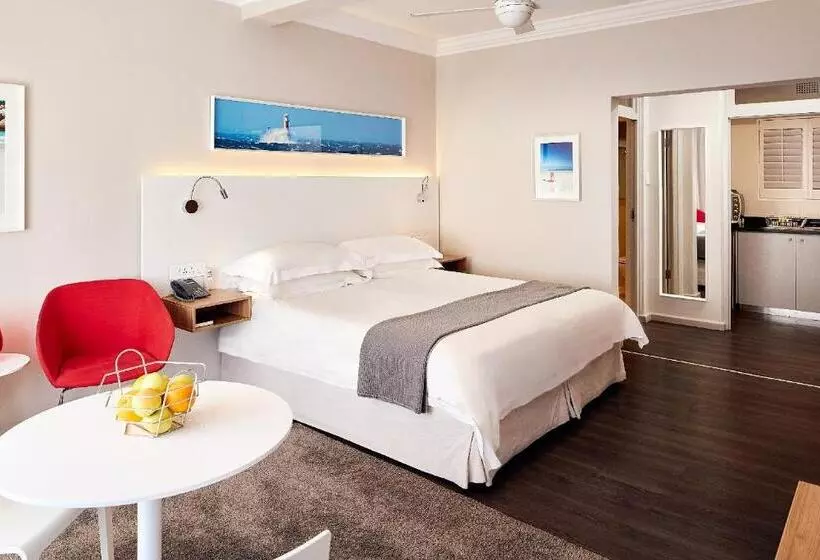 スタンダードスタジオ, First Group Riviera Suites