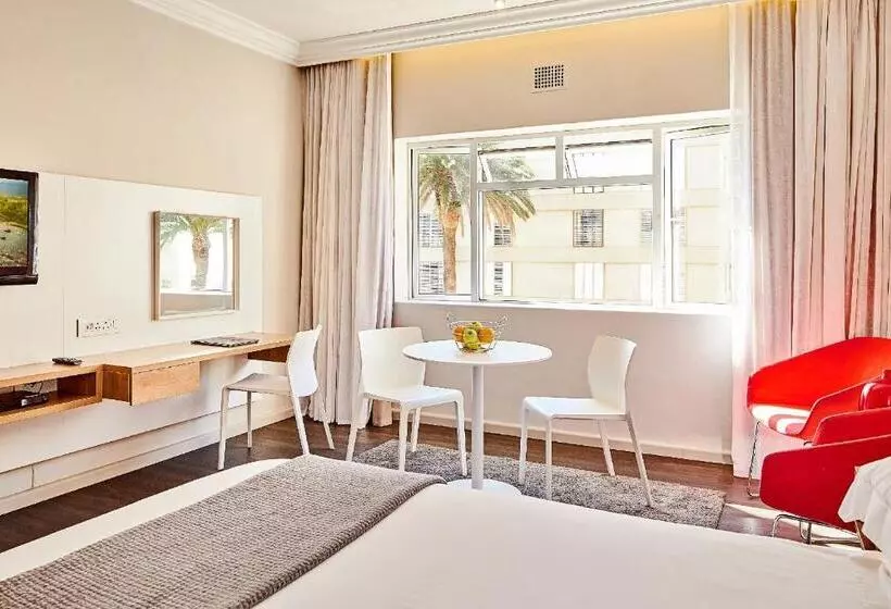 スタンダードスタジオ, First Group Riviera Suites