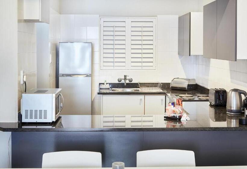 شقة غرفة واحدة, First Group Riviera Suites