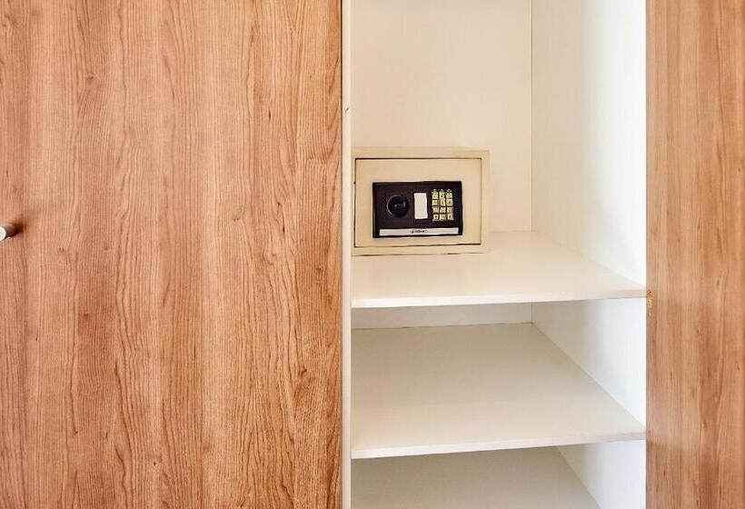 شقة سوبيريور من غرفتي نوم مطلة على البحر, First Group Riviera Suites