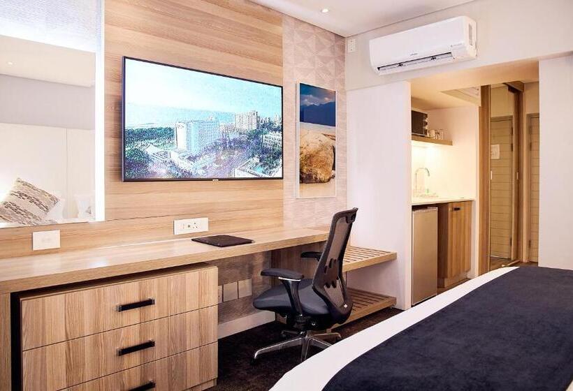 اتاق استاندارد با چشم‌انداز استخر, First Group Riviera Suites
