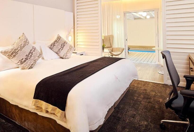 اتاق استاندارد با چشم‌انداز استخر, First Group Riviera Suites