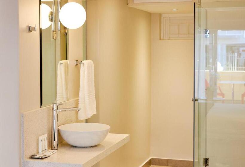 اتاق استاندارد با تراس, First Group Riviera Suites