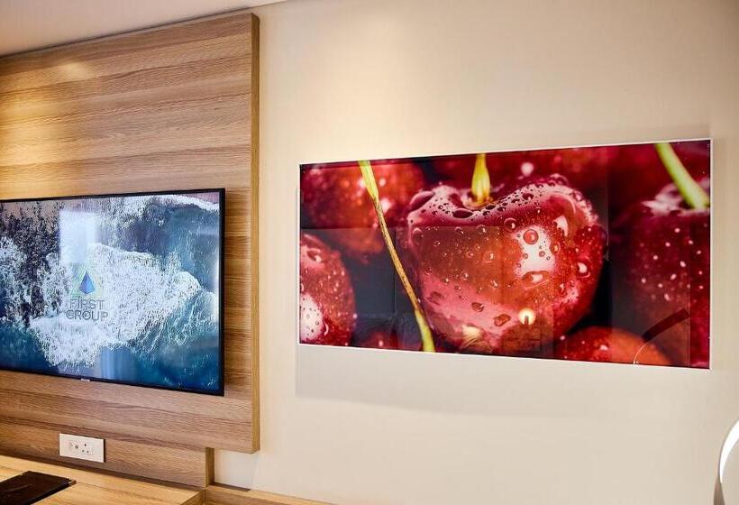 غرفة قياسية مزوَّدة بتراس, First Group Riviera Suites