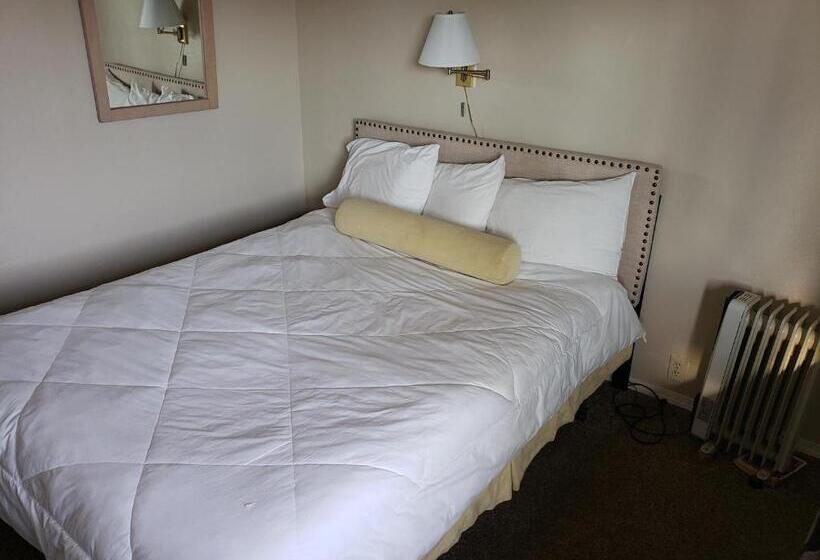 스탠다드 룸, The Golden Spur