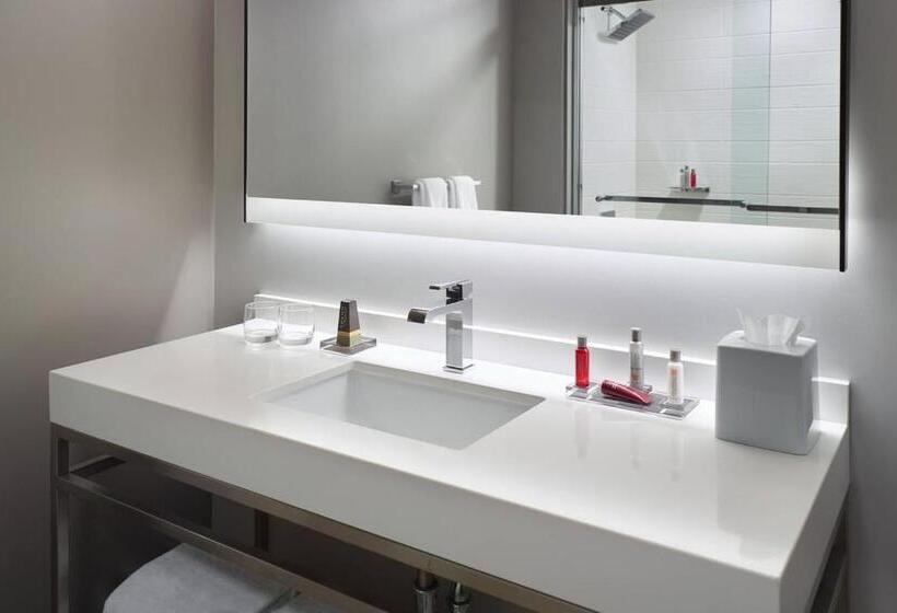 جناح, Atlanta Evergreen Lakeside Resort