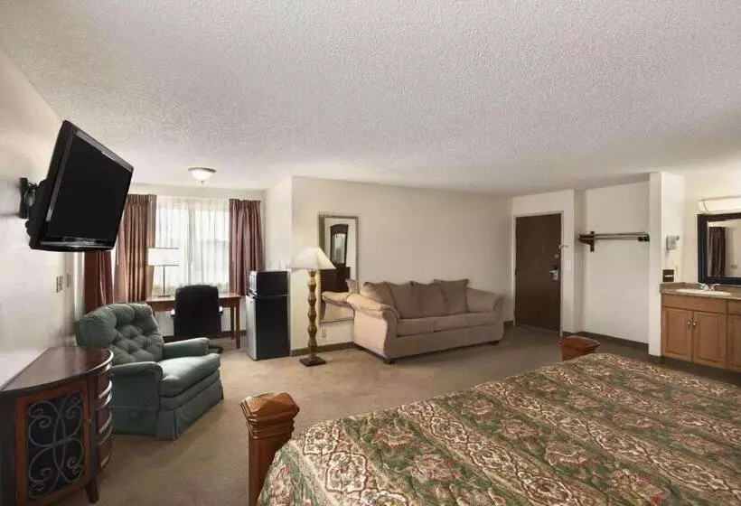 Deluxe Suite King Bed, Days Inn By Wyndham Billings