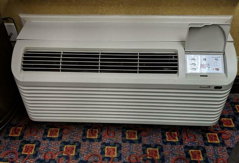 חדר סטנדרט שתי מיטות זוגיות, Deluxe Inn   Fayetteville I 95