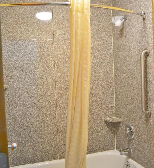 חדר סטנדרט שתי מיטות זוגיות, Deluxe Inn   Fayetteville I 95