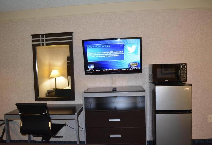 חדר סטנדרט עם מיטת קינג, Deluxe Inn   Fayetteville I 95