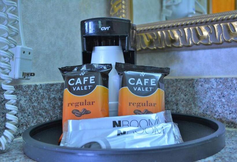 חדר סטנדרט שתי מיטות זוגיות, Deluxe Inn   Fayetteville I 95