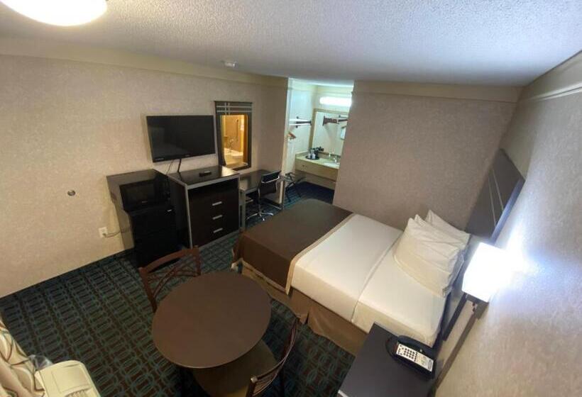 Номер Стандарт, Deluxe Inn   Fayetteville I 95