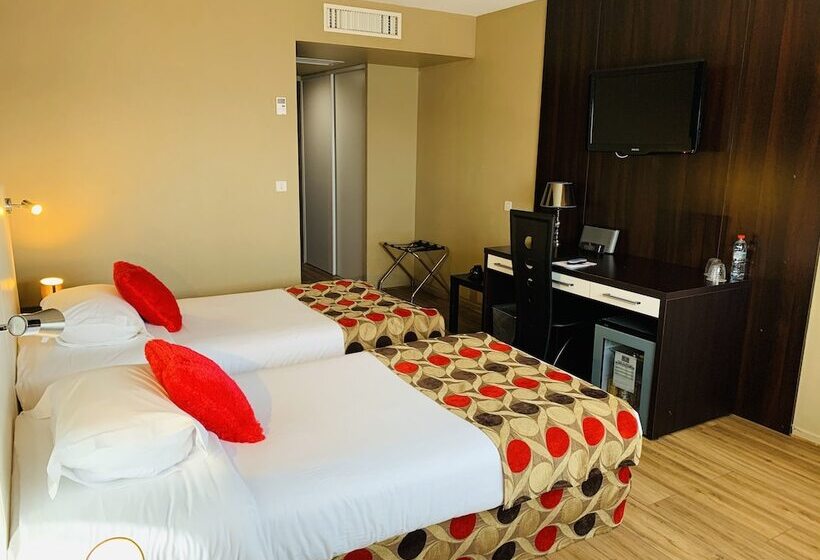 Номер Deluxe, Grand Hôtel De Nîmes 4 étoiles