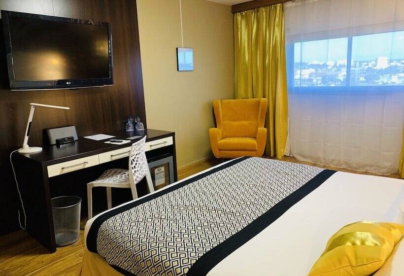 Номер Superior, Grand Hôtel De Nîmes 4 étoiles