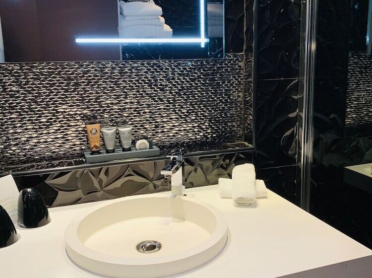 Номер Стандарт, Grand Hôtel De Nîmes 4 étoiles