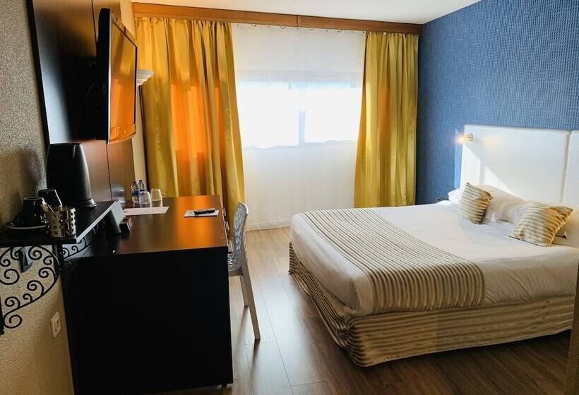 Номер Deluxe, Grand Hôtel De Nîmes 4 étoiles