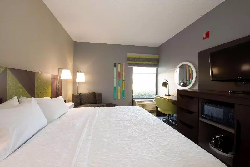 キングサイズベッドのスタンダードルーム, Hampton Inn Southlake