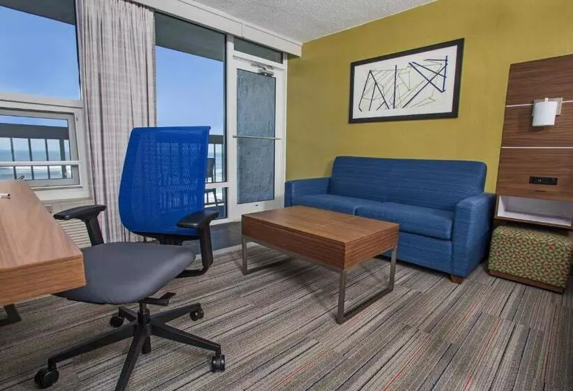 キングサイズベッドのスタンダードルーム, Holiday Inn Express Nags Head Oceanfront, An Ihg