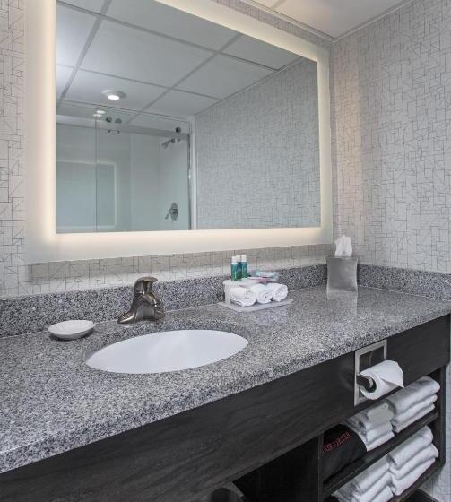 Номер Стандарт Кровать Кинг Адаптированный для Инвалидов, Holiday Inn Express Nags Head Oceanfront, An Ihg