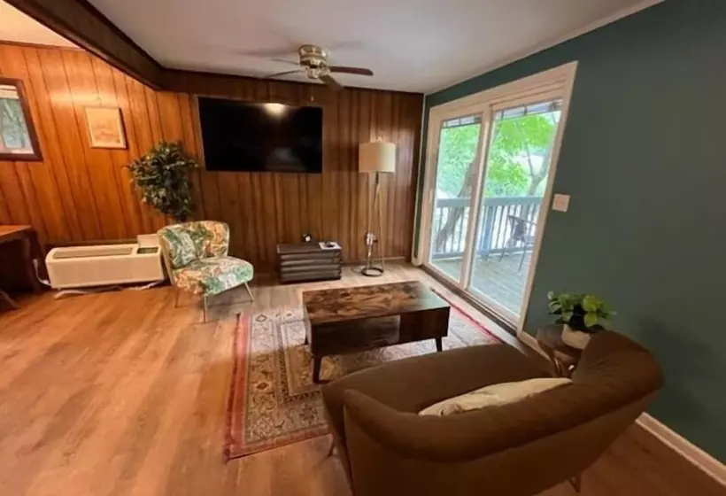 デラックスキャビン, Meadowlark Motel With Restaurant & Bar