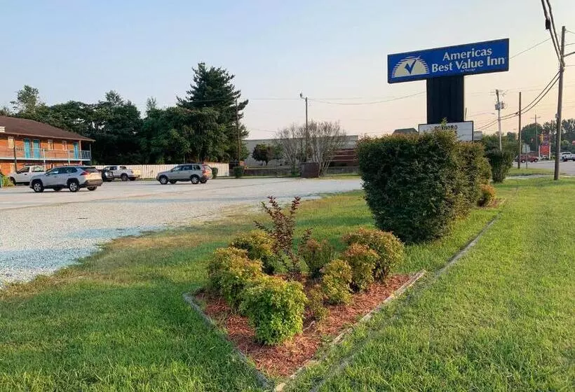キングサイズベッドのスタンダードルーム, Americas Best Value Inn Roxboro