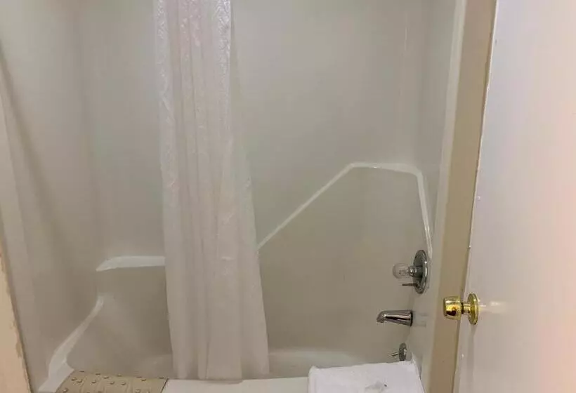 キングサイズベッドのスタンダードルーム, Americas Best Value Inn Roxboro
