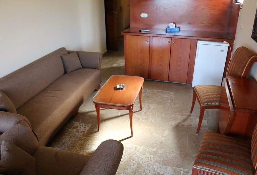 سوییت با چشم‌انداز دریا, Holiday Suites Hotel & Beach Resort