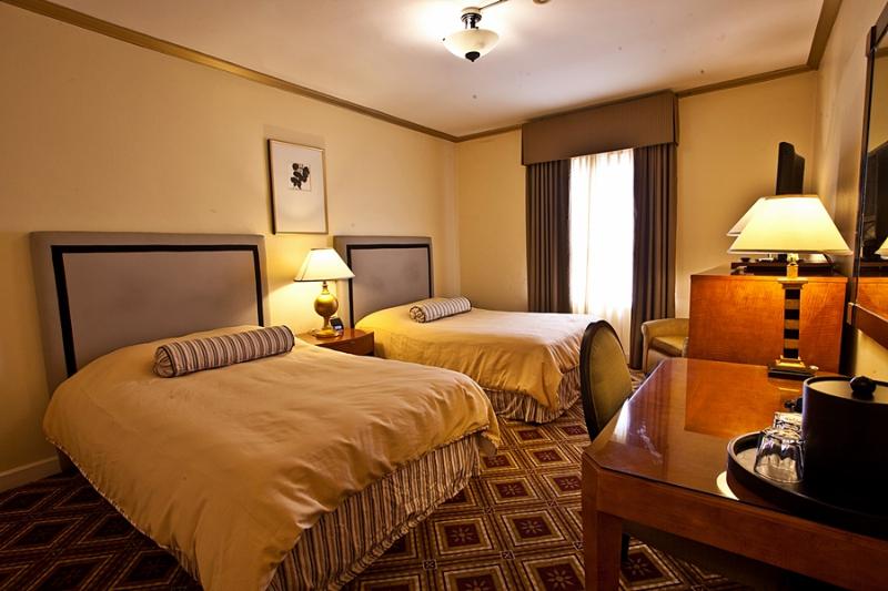 غرفة قياسية, Embassy