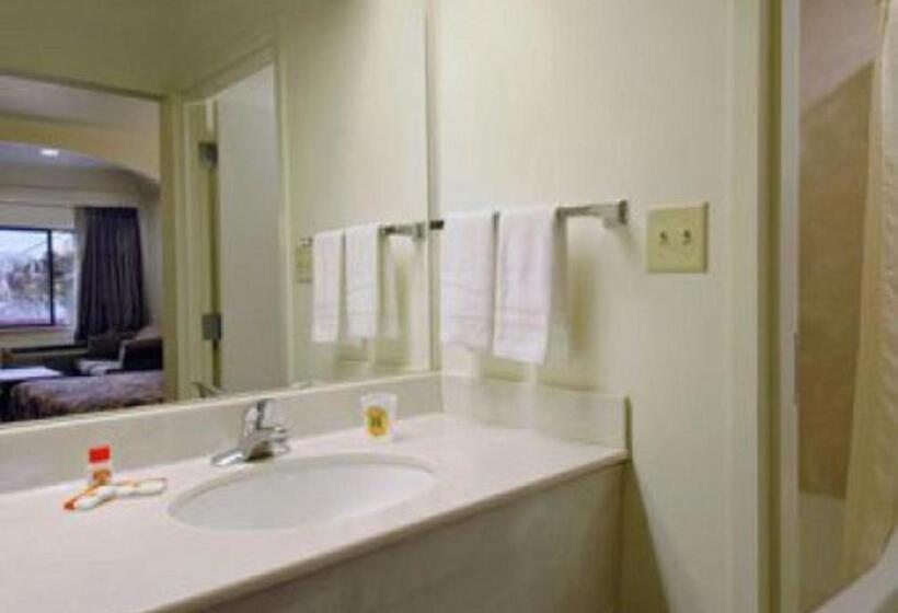 Standard Værelse Tilpasset til Handicappede, Super 8 By Wyndham Red Bluff