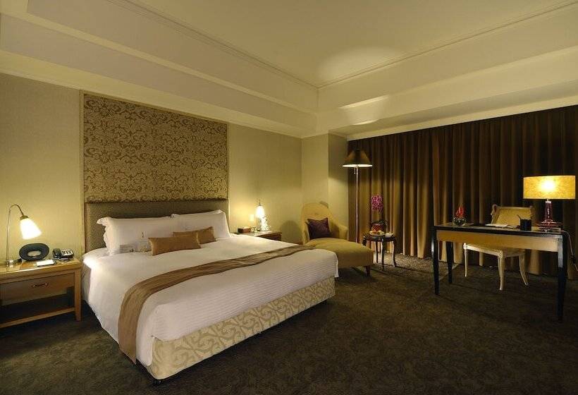 수피리어 룸, The Lees