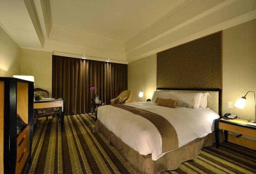 수피리어 싱글 룸, The Lees