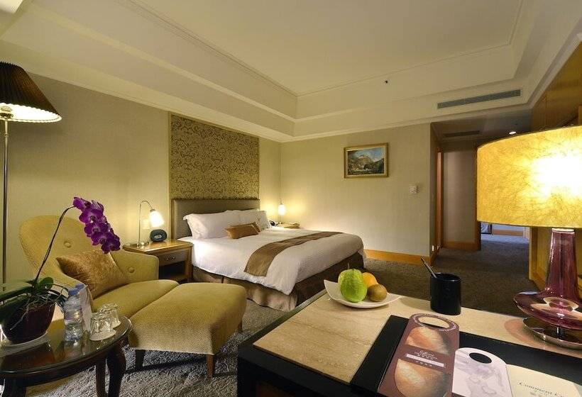 패밀리 룸, The Lees