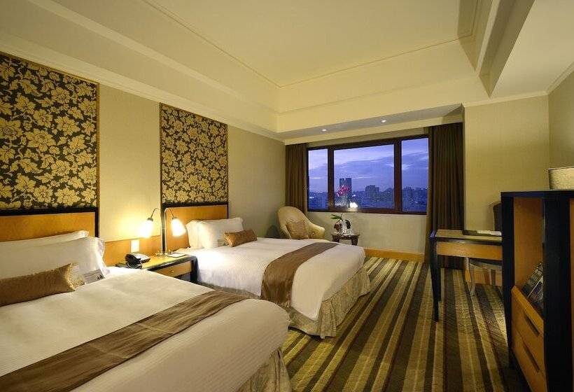 수피리어 룸, The Lees