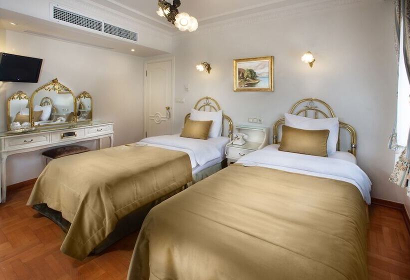 اتاق استاندارد سه نفره, Valide Sultan Konagi