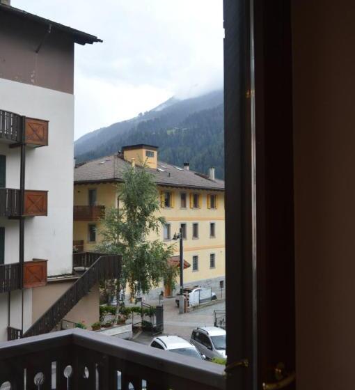 Полулюкс с Балконом, Wanda