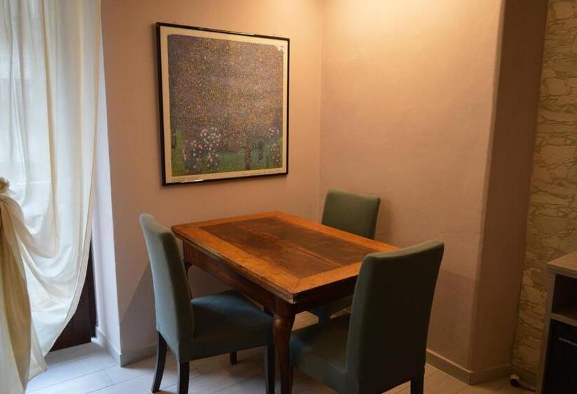 Полулюкс с Балконом, Wanda