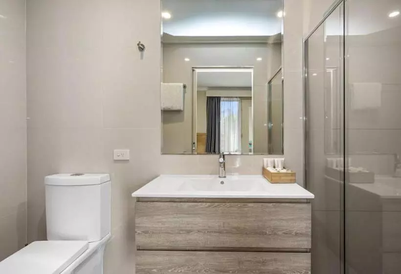 اتاق استاندارد با چشم‌انداز استخر, Apollo Bay Motel & Apartments, BW Signature Collection
